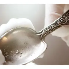Jak skutecznie wyczyścić srebro solą i folią aluminiową - poradnik