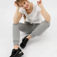 Jakie buty do dresów? 10 stylowych propozycji na każdą okazję