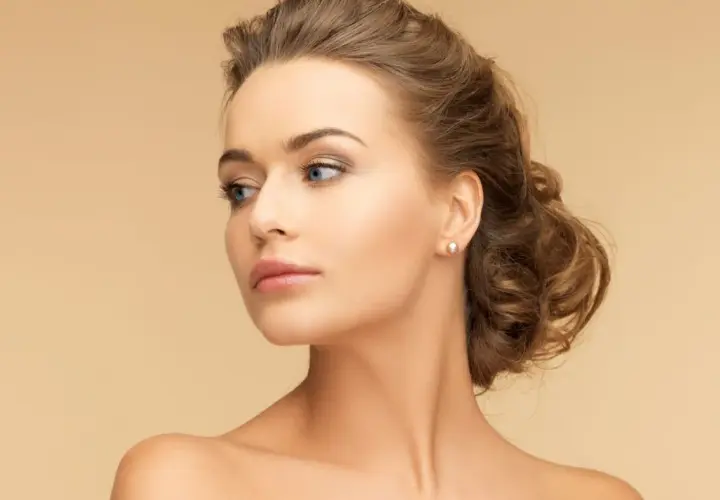 Jakie kolczyki do koka? 5 stylowych propozycji na elegancki look
