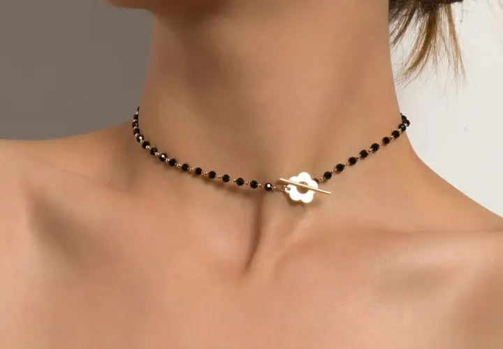 Co oznacza naszyjnik choker? Znaczenie i historia popularnej biżuterii