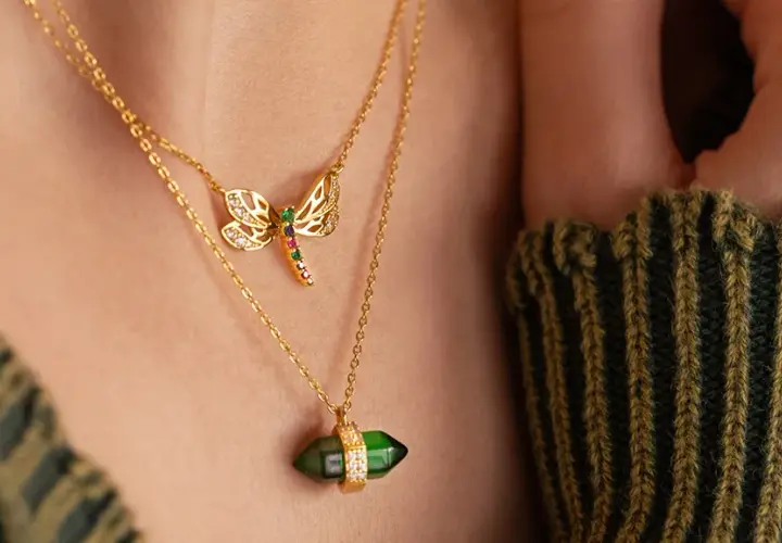 Naszyjniki które się łączą: 5 stylowych sposobów na modny look