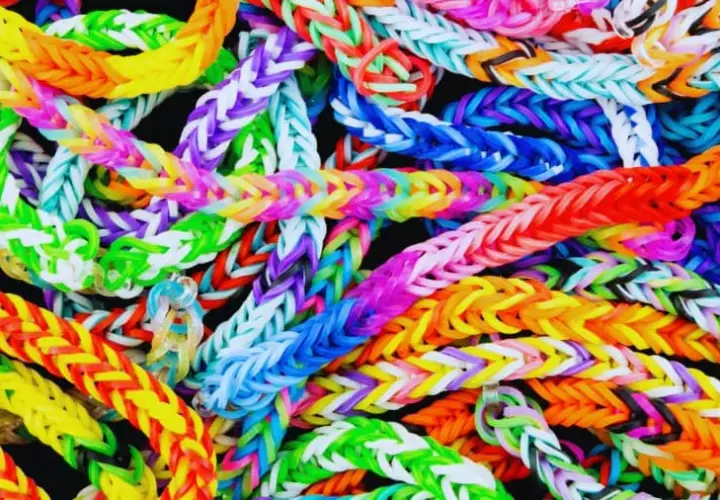 Jak zrobić wisiorek z gumek – proste kroki do kreatywnego projektu