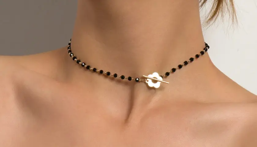 Co oznacza naszyjnik choker? Znaczenie i historia popularnej biżuterii