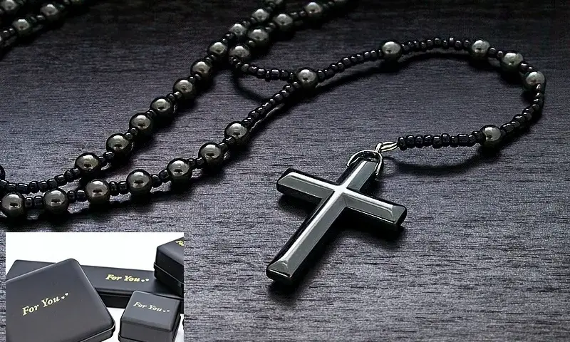 Wisiorek jak różaniec – piękno biżuterii łączącej modlitwę i styl