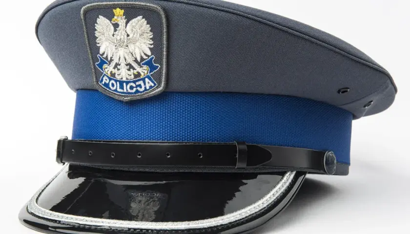 Rodzaje czapek policyjnych - poznaj nazwy i różnice w wyglądzie