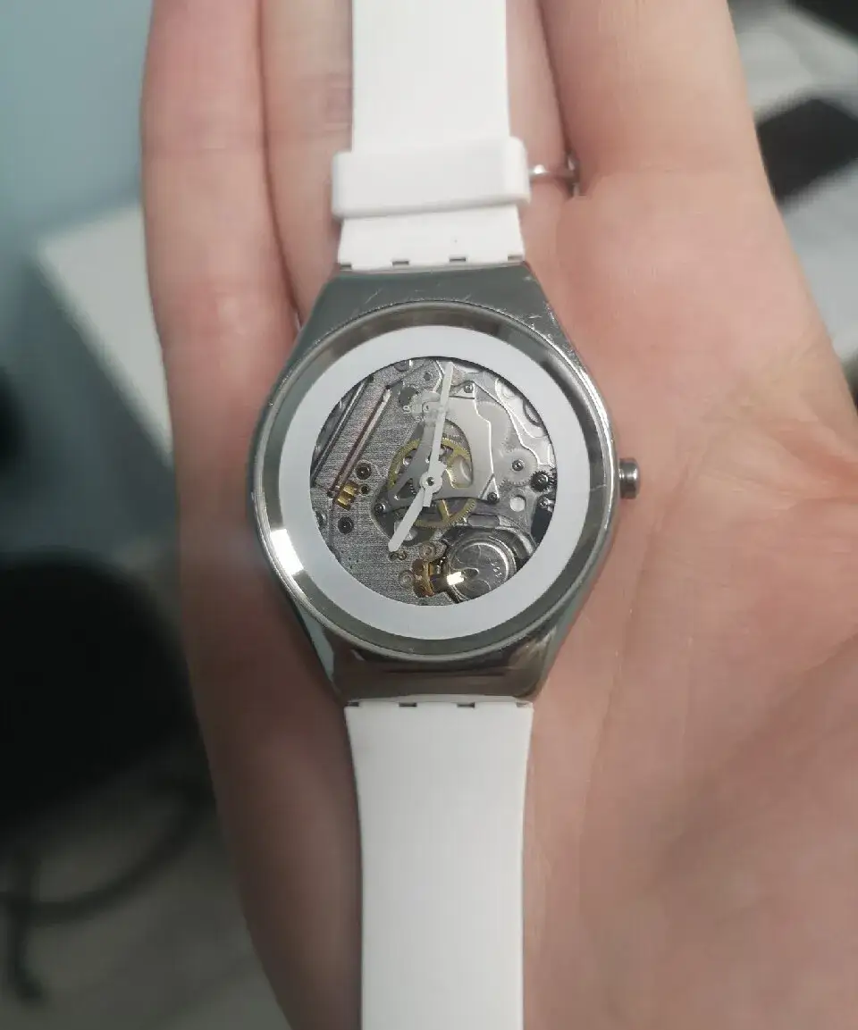 Zdjęcie Zegarek damski Swatch srebrny - porównanie modeli i ceny